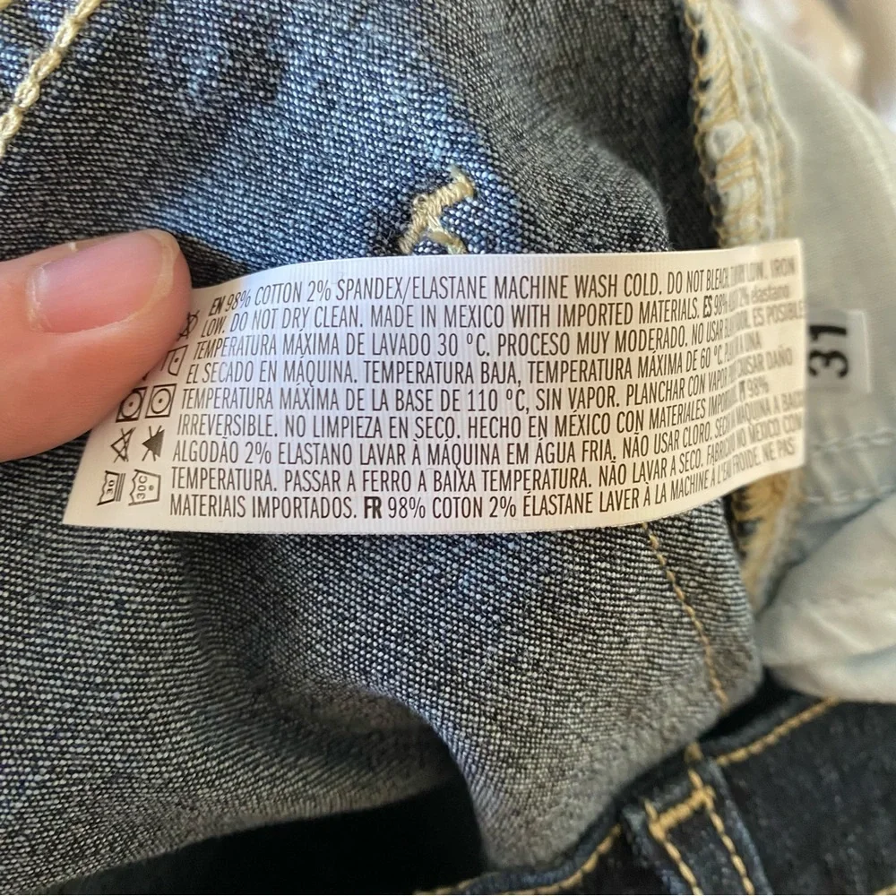 Forever 21 • Low-Rise Dark Wash Raw Hem Flare Jeans - Picture 9 of 16